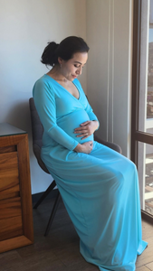 Lydia Vestido maternidad largo cruzado Color Celeste