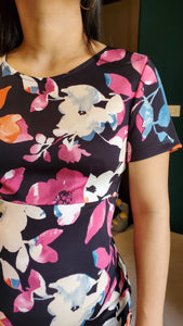 Vestido de maternidad corto ajustado